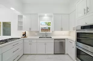 10103 Briar Forest Dr, Houston, TX 77042 - Photo 9
