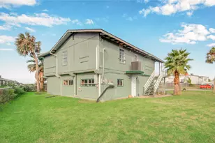 16510 Blackbeard Rd, Jamaica Beach, TX 77554 - Photo 7