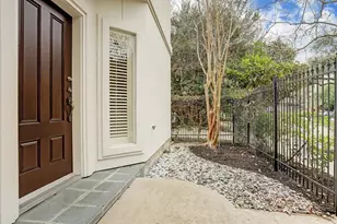 1412 Castle Ct, Houston, TX 77006 - Photo 3