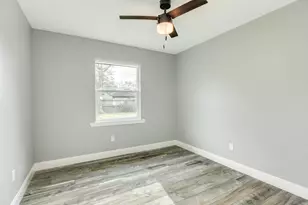 300 N Shanks St, Clute, TX 77531 - Photo 19