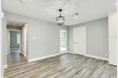 300 N Shanks Street, Clute, TX 77531 - Photo 9