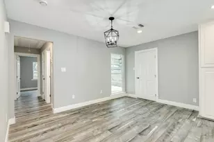 300 N Shanks St, Clute, TX 77531 - Photo 9