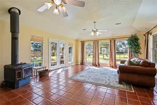 412 Narcissus St, Lake Jackson, TX 77566 - Photo 11