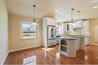 412 Narcissus Street, Lake Jackson, TX 77566 - Photo 5