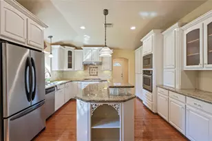 412 Narcissus St, Lake Jackson, TX 77566 - Photo 7