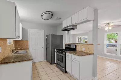 1935 Barnsley Lane, Houston, TX 77088 - Photo 17