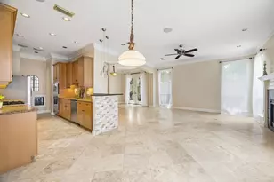 6210 Sutherland Square, Houston, TX 77081 - Photo 9