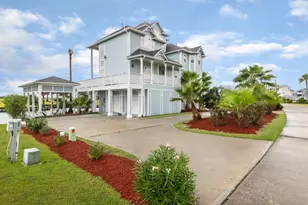 13 Half Moon, Hitchcock, TX 77563 - Photo 3