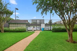 10204 Longmont Dr, Houston, TX 77042 - Photo 29