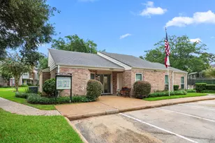 10204 Longmont Dr, Houston, TX 77042 - Photo 31
