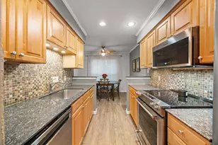 10204 Longmont Dr, Houston, TX 77042 - Photo 15