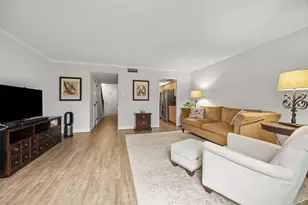 10204 Longmont Dr, Houston, TX 77042 - Photo 9
