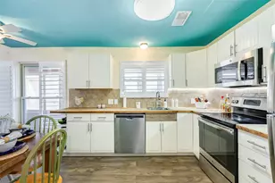 21216 Gulf Dr, Galveston, TX 77554 - Photo 9