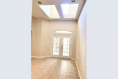 10327 Earlington Manor Drive, Spring, TX 77379 - Photo 9
