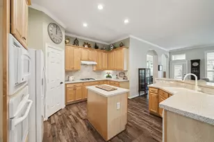 167 E Northcastle Cir, The Woodlands, TX 77384 - Photo 5