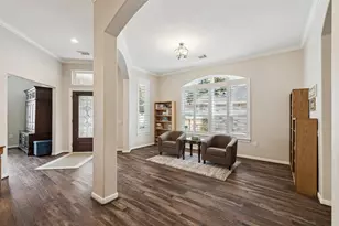 167 E Northcastle Cir, The Woodlands, TX 77384 - Photo 9