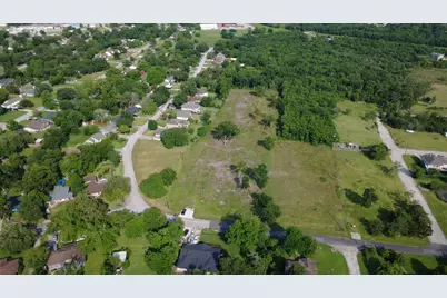 98 Yaupon Drive, Baytown, TX 77520 - Photo 3
