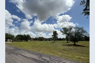 98 Yaupon Drive, Baytown, TX 77520 - Photo 5