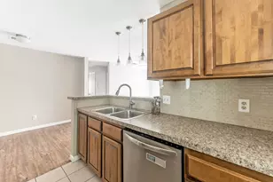 2404 Sycamore Ave, Huntsville, TX 77340 - Photo 9