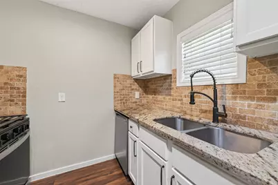 8126 Marcy Drive, Houston, TX 77033 - Photo 19