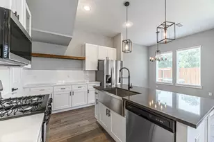 8475 Berry Brush Ln, Houston, TX 77022 - Photo 13