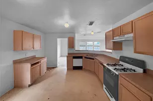 13911 Honey Bee Ct, Houston, TX 77039 - Photo 9
