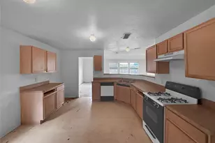 13911 Honey Bee Ct, Houston, TX 77039 - Photo 7