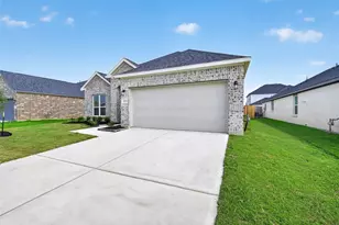 2123 Spring Hollow Dr, Baytown, TX 77521 - Photo 3