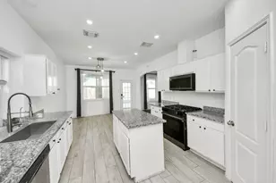 15218 Hidden Hollow Ln, Sugar Land, TX 77498 - Photo 13