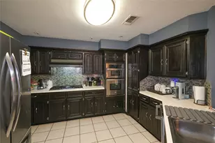 316 Raintree Ln, Lake Jackson, TX 77566 - Photo 3