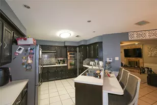 316 Raintree Ln, Lake Jackson, TX 77566 - Photo 7