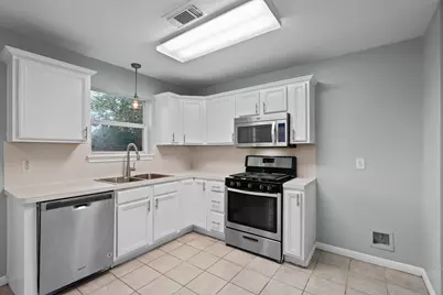 5800 Winding Brook Drive, Dickinson, TX 77539 - Photo 7