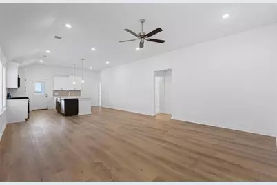 434 Magnetic Hill Drive, Crosby, TX 77532 - Photo 3