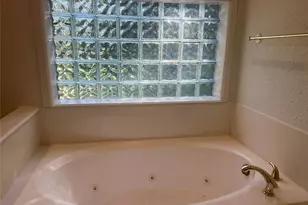 8 Kings Creek Dr, Houston, TX 77339 - Photo 19