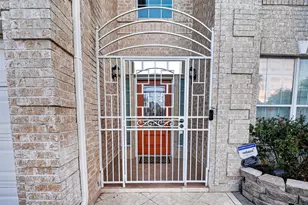 10102 Lizette Ct, Houston, TX 77075 - Photo 5