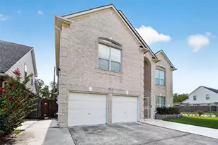 10102 Lizette Ct, Houston, TX 77075 - Photo 3