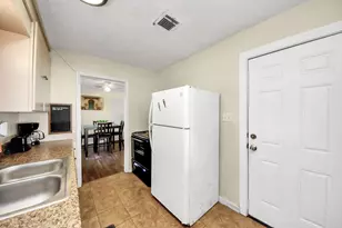 11029 Muscatine St, Houston, TX 77029 - Photo 15