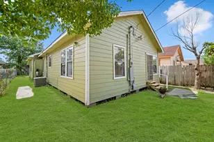 1322 Magnolia St, Baytown, TX 77520 - Photo 3