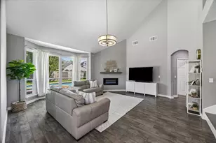 1418 Summer Forest Dr, Sugar Land, TX 77479 - Photo 3