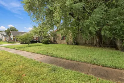 423 Lakeview Drive, Sugar Land, TX 77498 - Photo 17