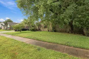 423 Lakeview Dr, Sugar Land, TX 77498 - Photo 17