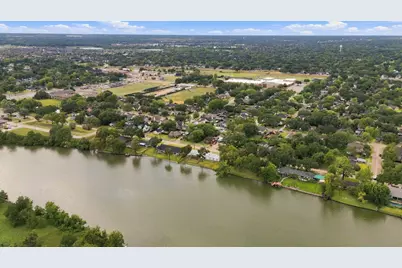 423 Lakeview Drive, Sugar Land, TX 77498 - Photo 11