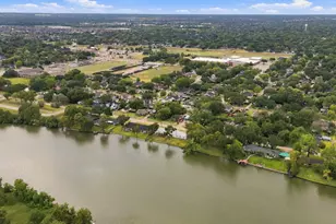 423 Lakeview Dr, Sugar Land, TX 77498 - Photo 11