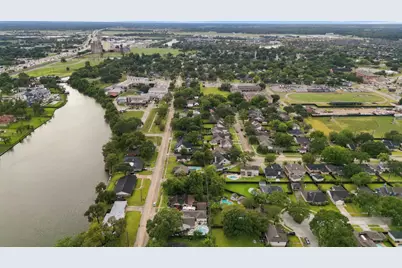 423 Lakeview Drive, Sugar Land, TX 77498 - Photo 9