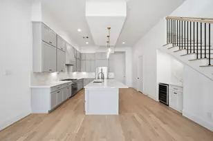 525 W 26th St, Houston, TX 77008 - Photo 11