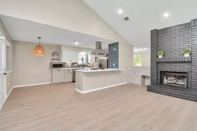 10550 Emnora Lane, Houston, TX 77043 - Photo 9
