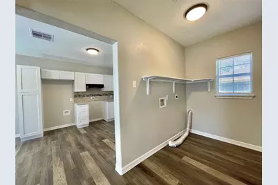 305 N Avenue A, Freeport, TX 77541 - Photo 5