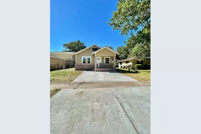305 N Avenue A, Freeport, TX 77541 - Photo 1