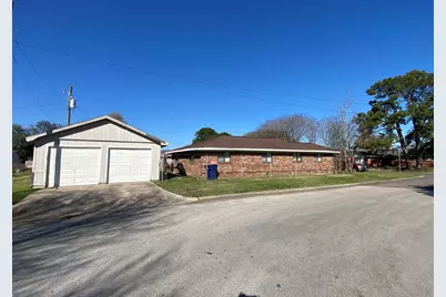 2801 6th Avenue N, Texas City, TX 77590 - Photo 3