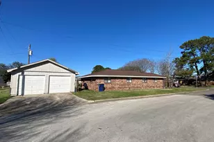 2801 6th Ave N, Texas City, TX 77590 - Photo 3